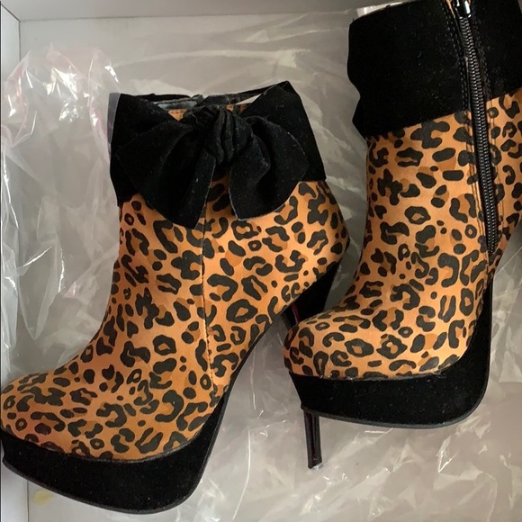 Brand New Animal Print Boots - Picture 2 of 8